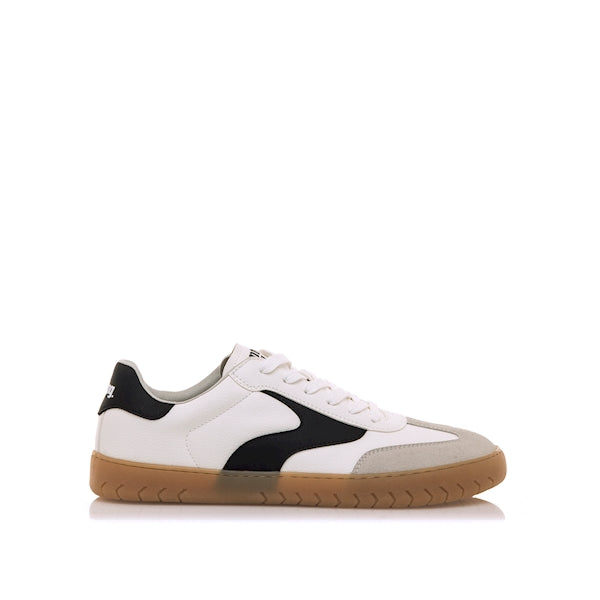 Mustang 84806 Deportiva retro Barefoot blanco.