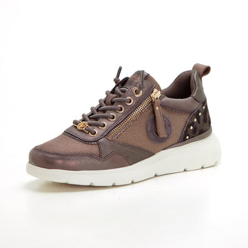 Carmela 162513 Deportiva casual cremallera taupe.