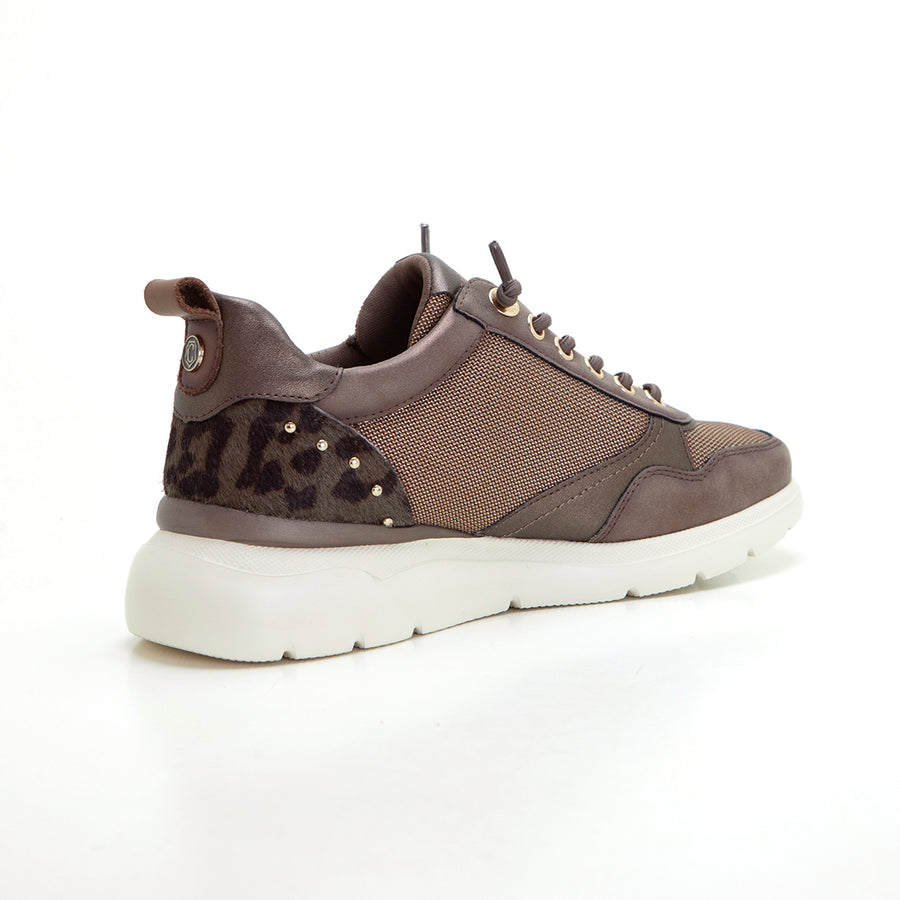 Carmela 162513 Deportiva casual cremallera taupe.