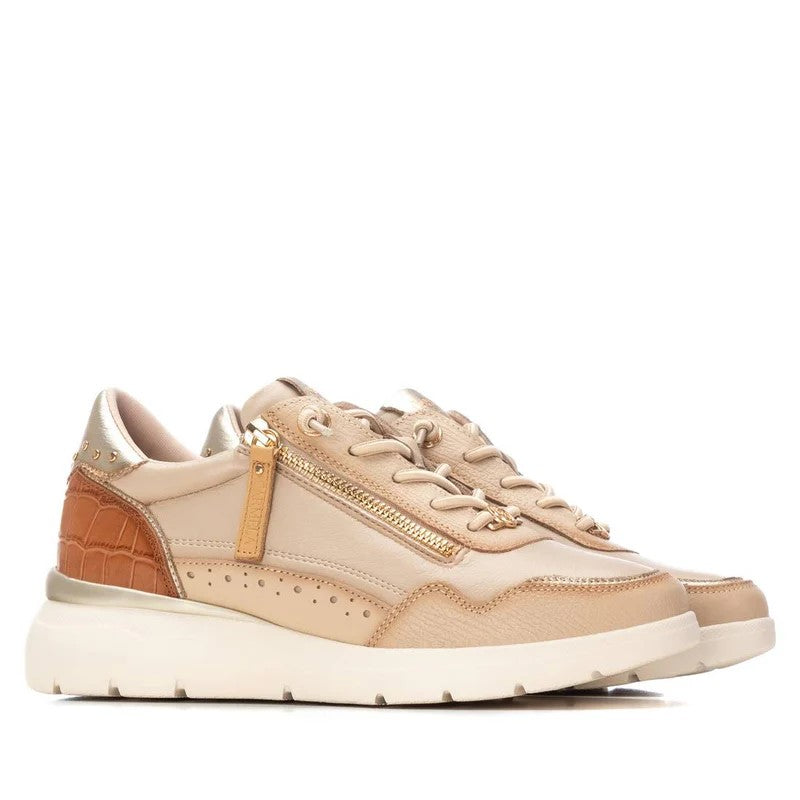 Carmela 162430 Deportiva casual cremallera beig.