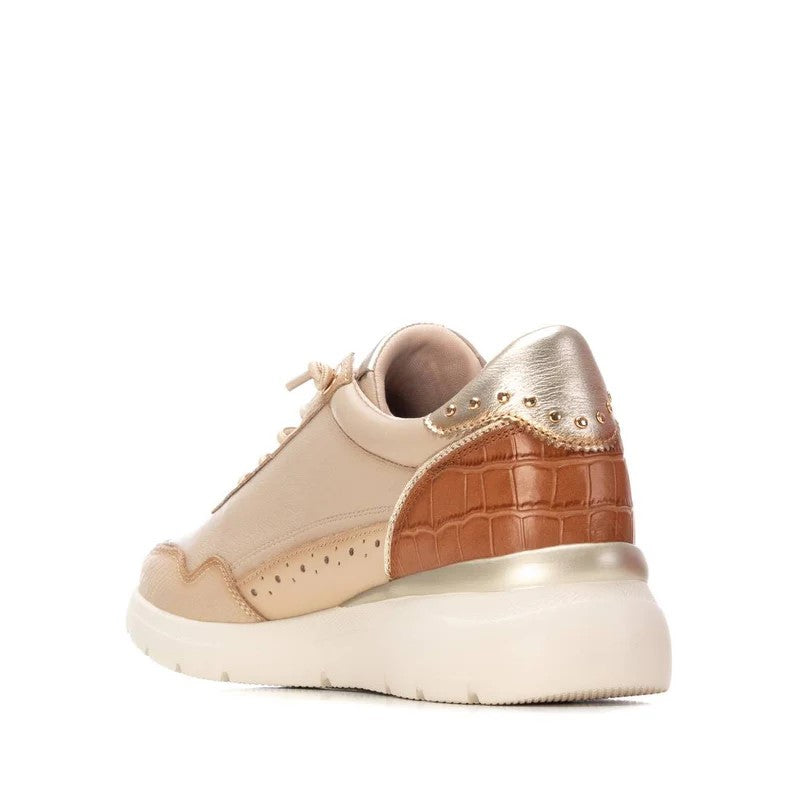 Carmela 162430 Deportiva casual cremallera beig.