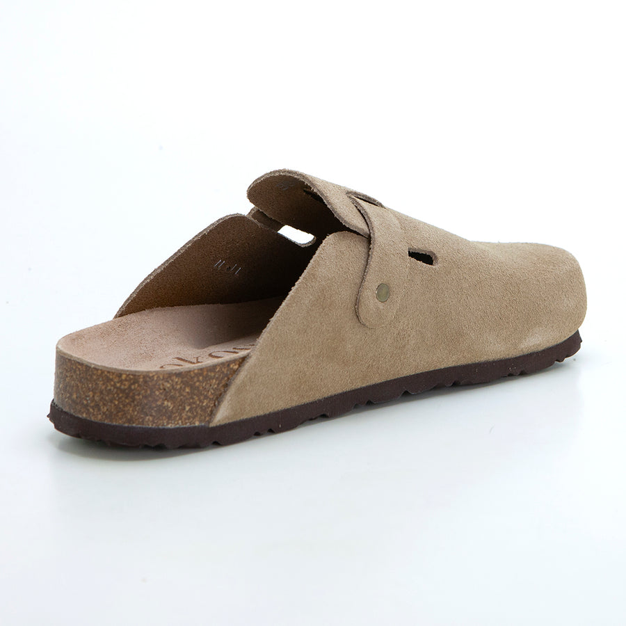 Yokono Zueco 599 Zueco hombre plano marrón.