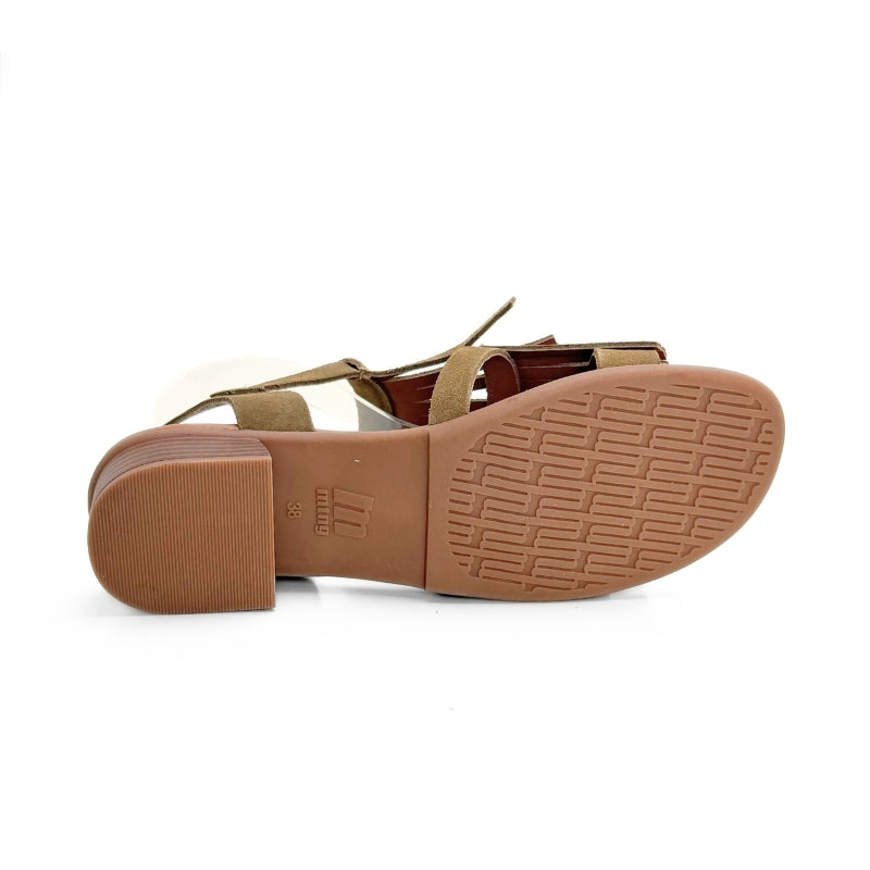 Mustang 55949 sandalia camel flecos