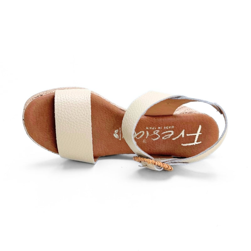 Fresia 544 sandalia beige plataforma