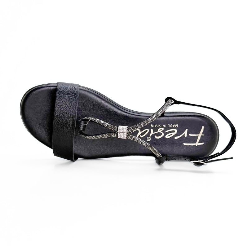 Fresia 585 Sandalia negra con adorno brillante