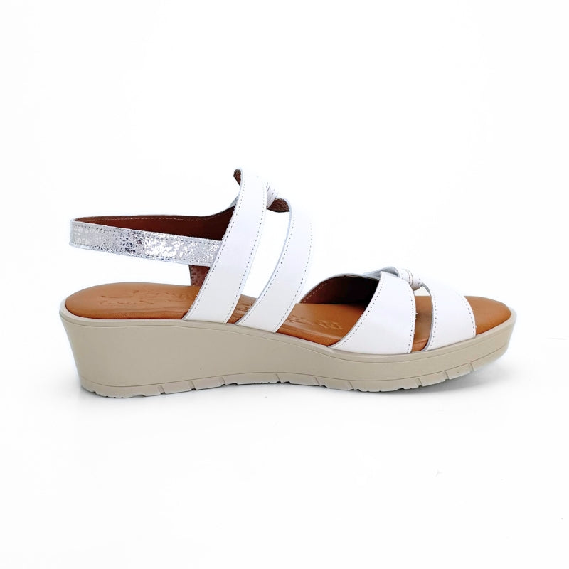 WalkFlex 26024 Sandalia blanca y plata con velcros