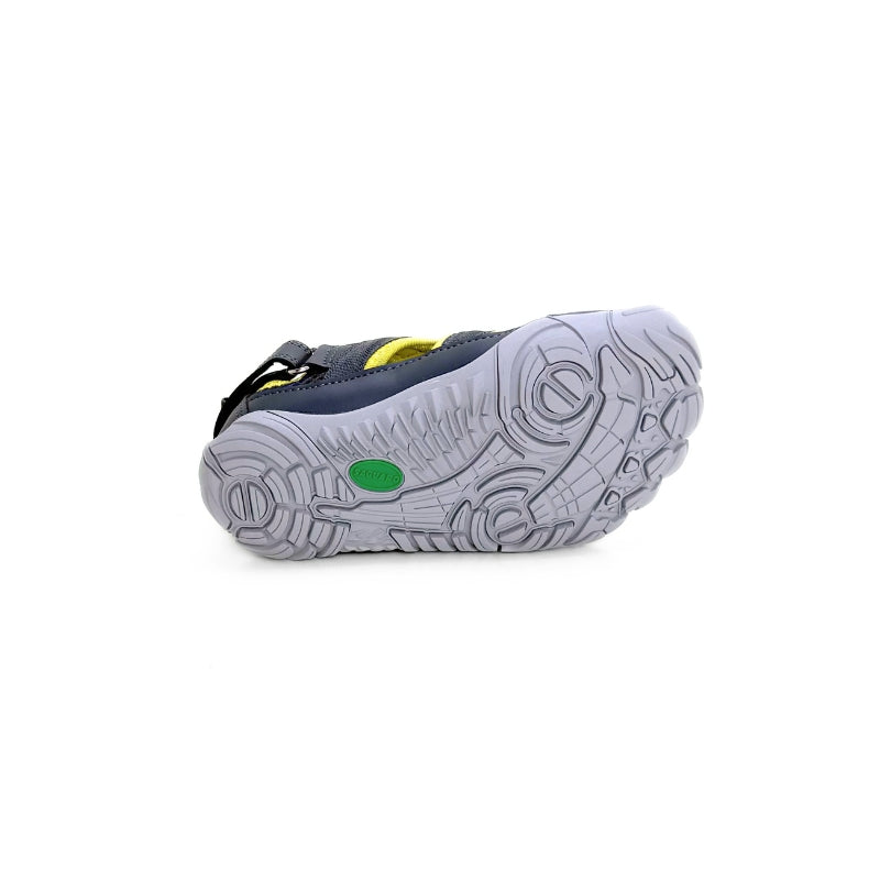 Saguaro Breeze III Sandalia cerrada infantil barefoot gris.