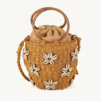 Kbas KB3802612 Bolso bombonera trenzado con conchas