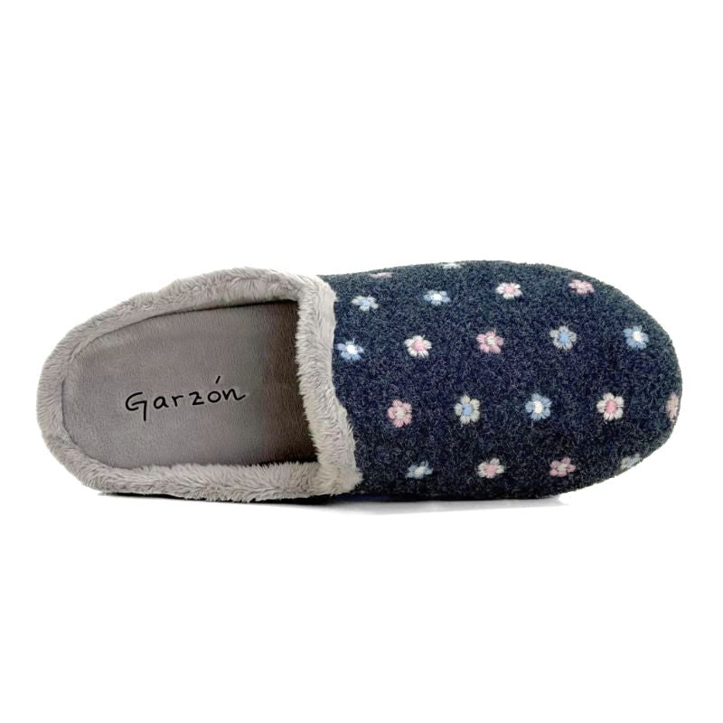 Zapatilla de casa Garzón 12000.580 azul marino con flores