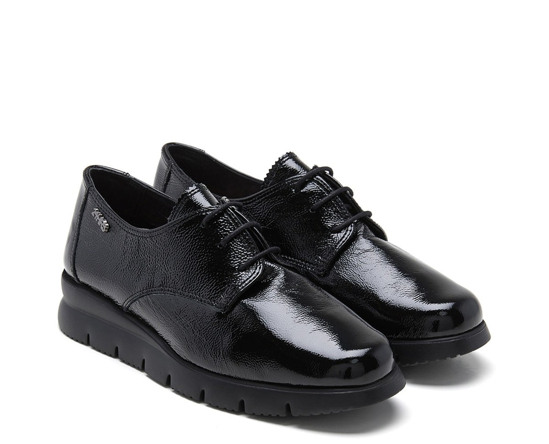 24HRS Zapato de mujer con cordones en charol negro