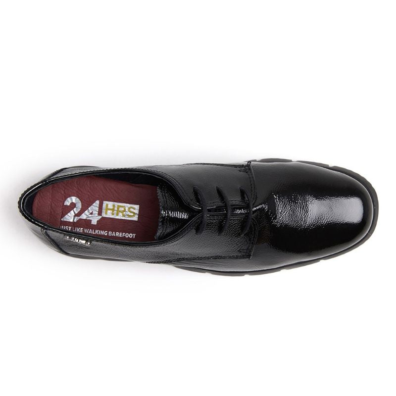 Zapato 24HRS mujer de piel charol negro con cordones