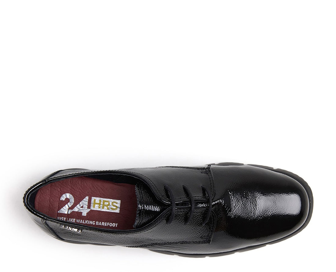 24HRS Zapato de mujer con cordones en charol negro