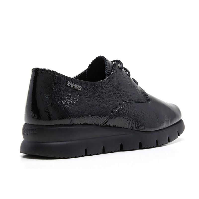 Zapato 24HRS mujer de piel charol negro con cordones