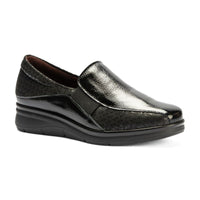 Mocasín Pitillos Gucci mujer de charol negro con elásticos