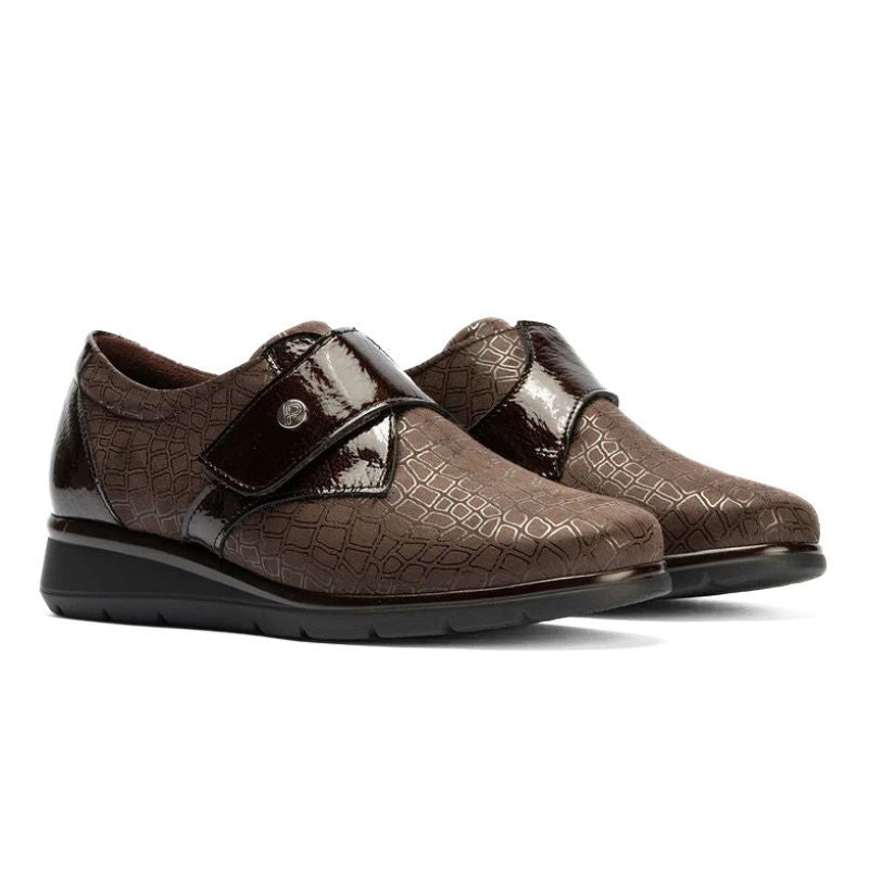 Zapato Pitillos mujer marrón con velcro y ancho especial