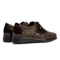 Zapato Pitillos mujer marrón con velcro y ancho especial