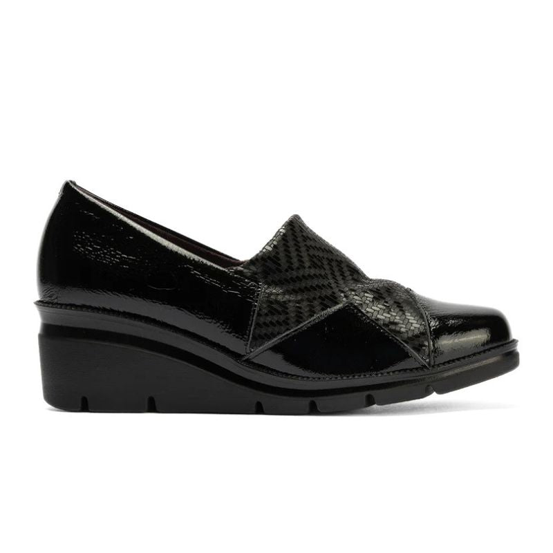 Zapato Pitillos mujer de charol negro con cuña y ancho especial