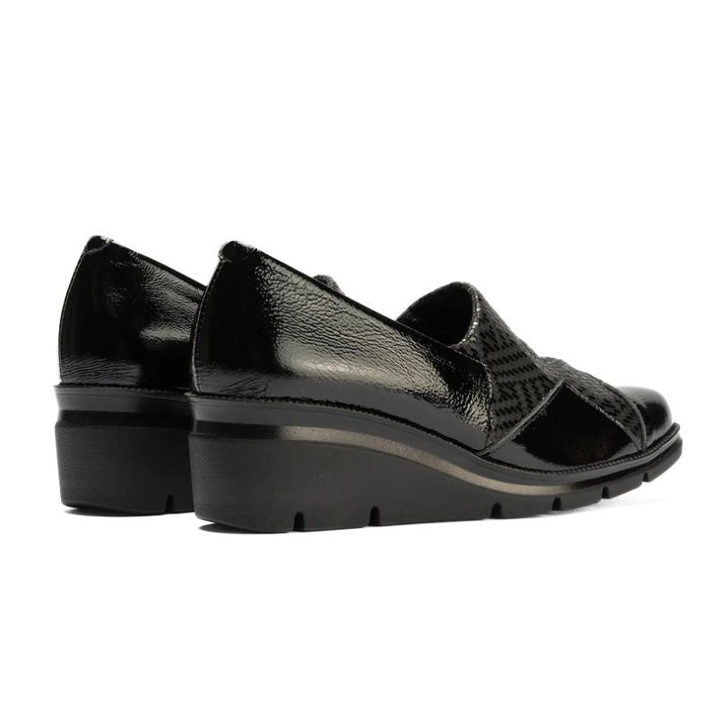 Zapato Pitillos mujer de charol negro con cuña y ancho especial