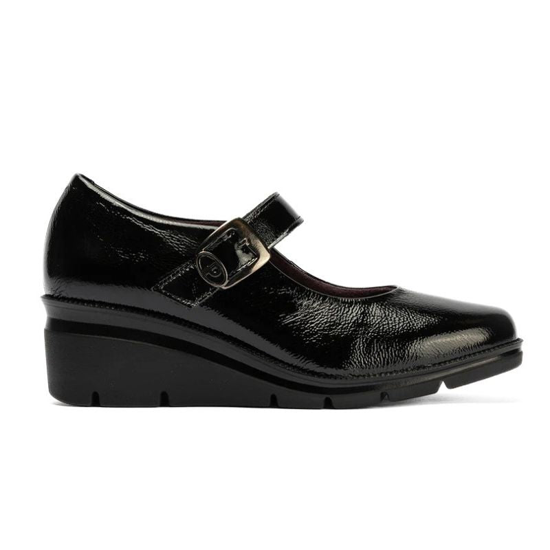 Zapato mercedes Pitillos mujer de charol negro con velcro y cuña