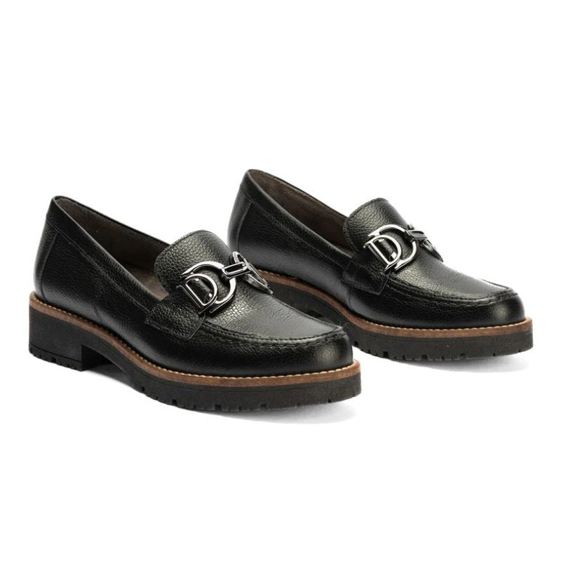 Mocasín Pitillos mujer de piel negro con adorno metálico