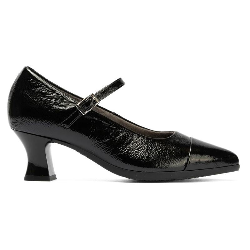 Zapato de salón Pitillos de charol negro con correa y tacón