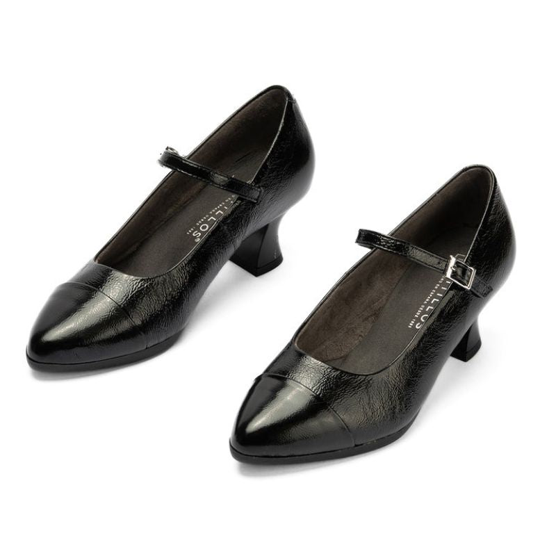 Zapato de salón Pitillos de charol negro con correa y tacón