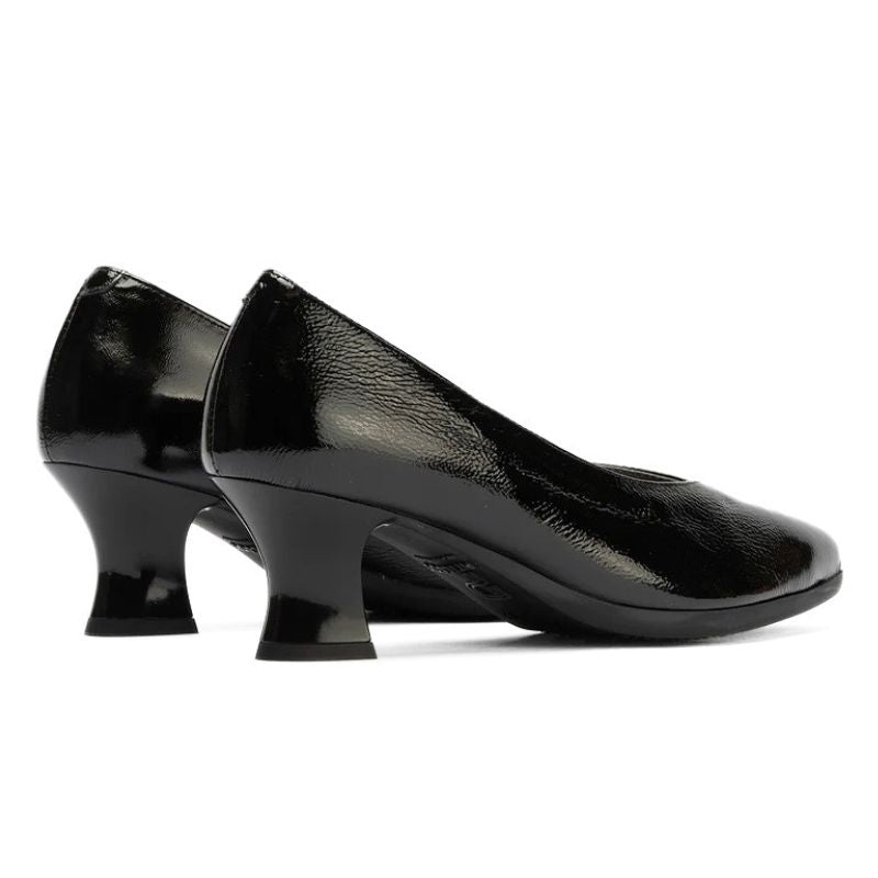 Zapato de salón Pitillos de charol negro con tacón