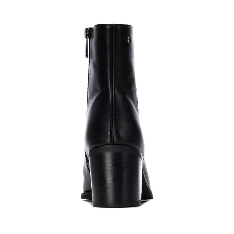 Botín mujer Carmela 164133 de tacón ancho color negro