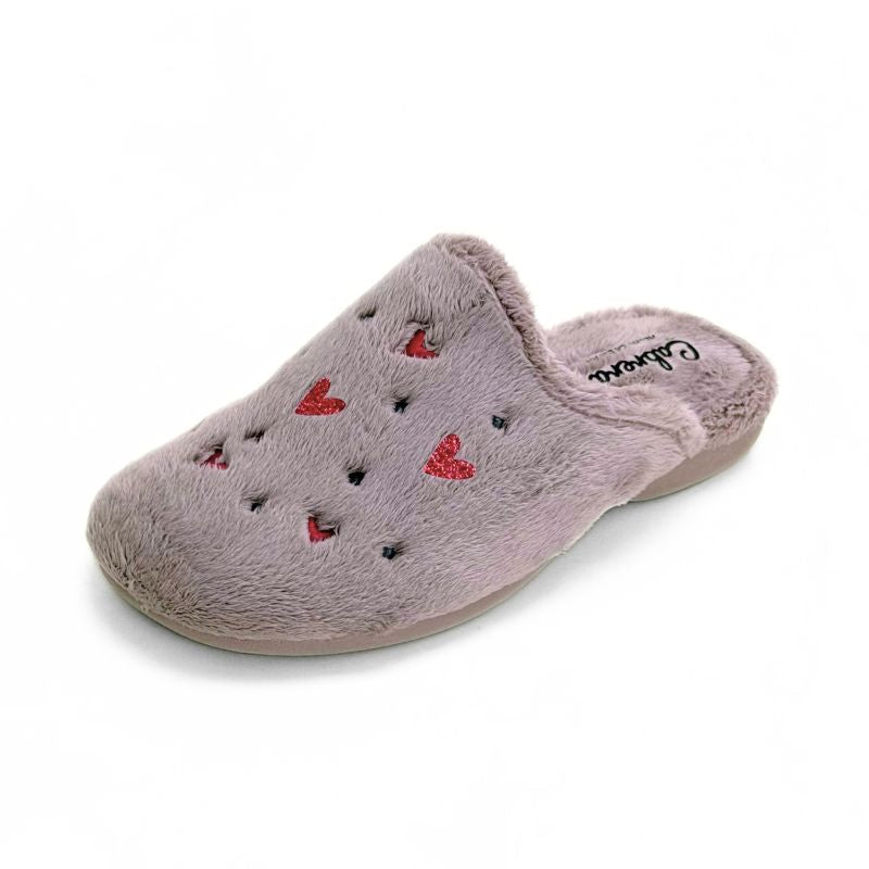 Zapatilla de casa Cabrera 4558 con corazones rosa