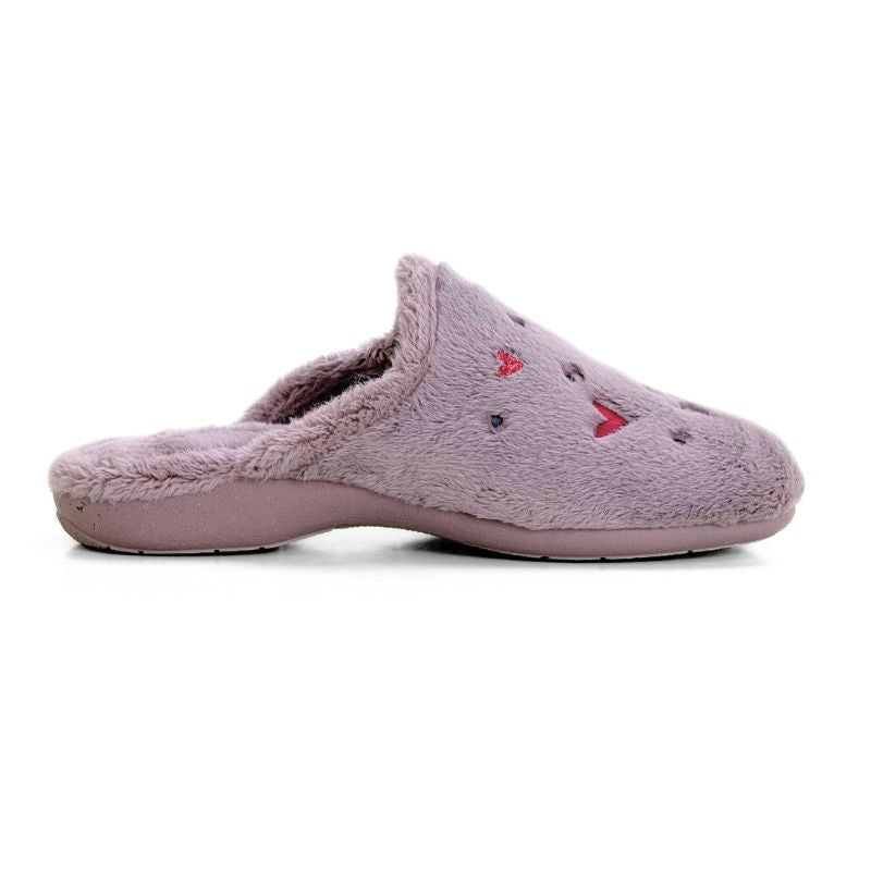 Zapatilla de casa Cabrera 4558 con corazones rosa