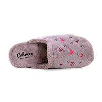 Zapatilla de casa Cabrera 4558 con corazones rosa