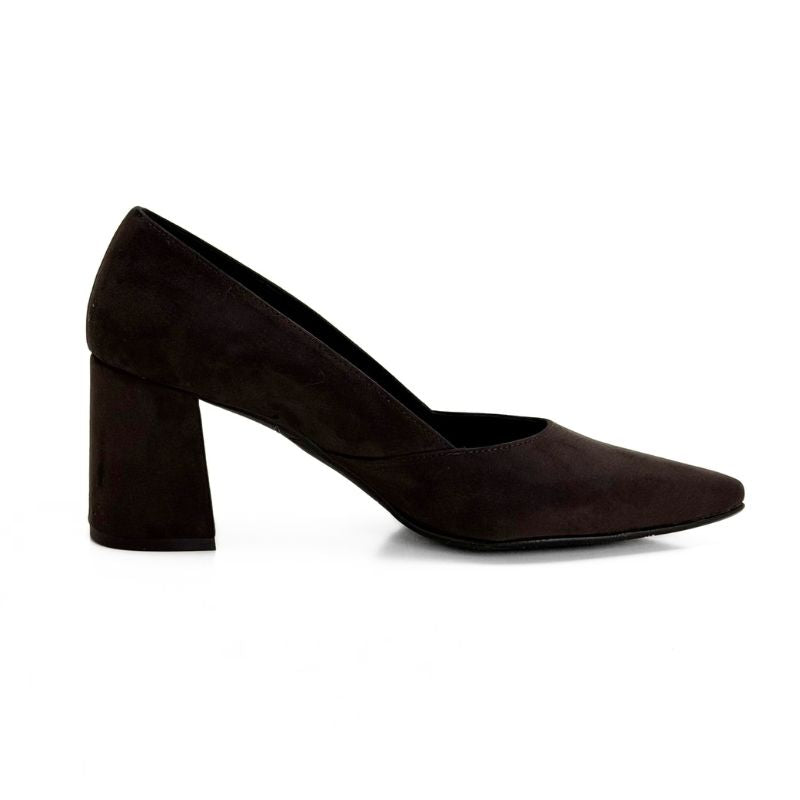 Zapato de salón Daniela Vega marrón oscuro con tacón ancho