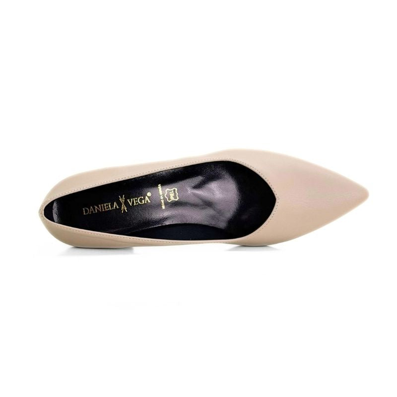Zapato de salón Daniela Vega beige con tacón chupete