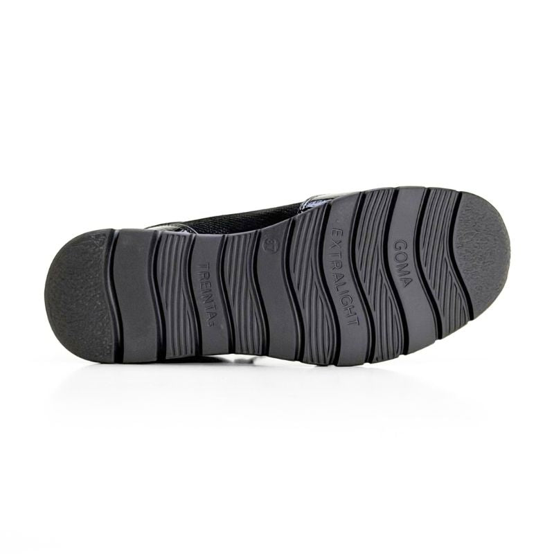 Zapato casual Treintas L4674 negro con cuña y cremallera lateral