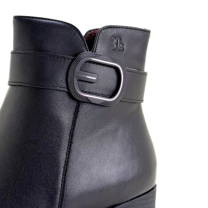 Botín piel Treintas 4626 negro con tacón ancho y hebilla