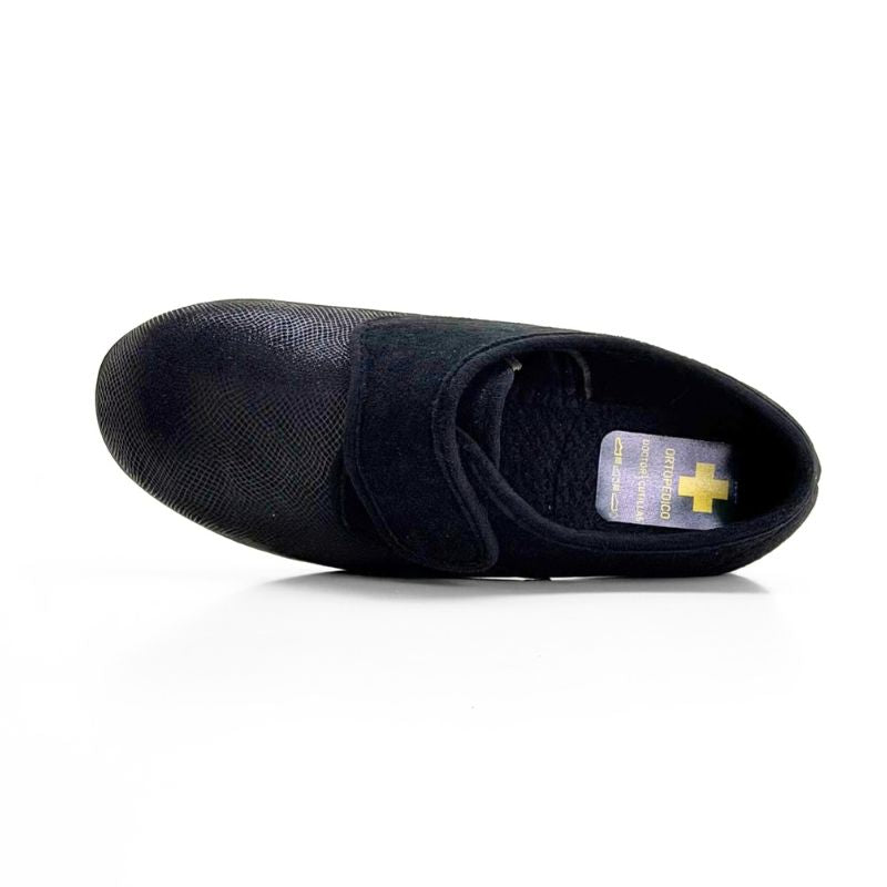 Zapatilla Doctor Cutillas 755 negra con cuña baja y velcro