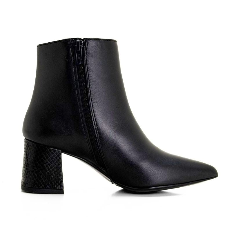 Botín Patricia Miller 6962 negro con tacón animal print