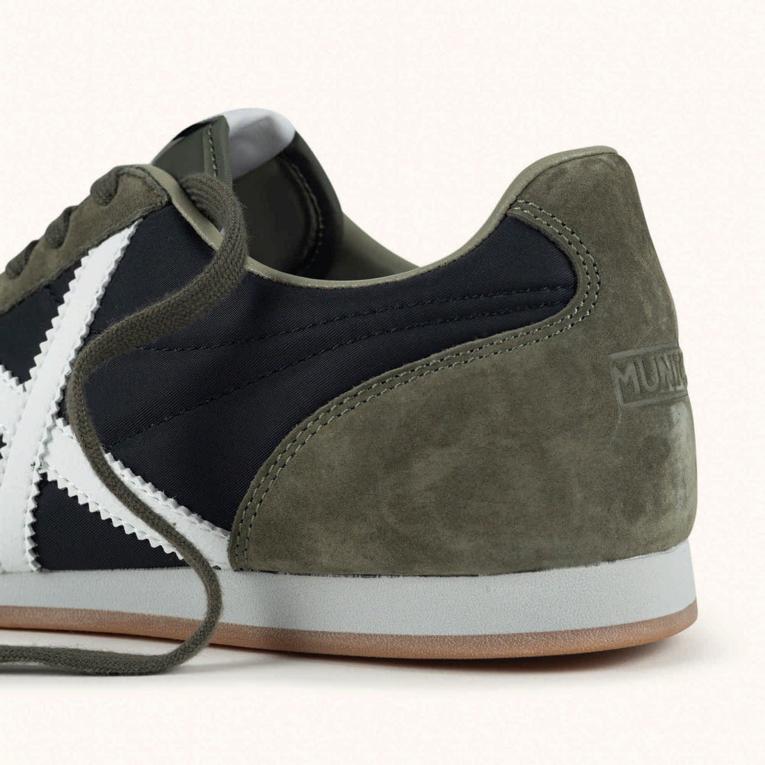 Munich Stereo 07 Deportiva urbana negro kaki