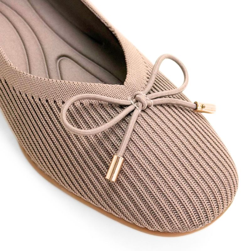 Bailarina Carmina JHilton beige con tacón y lazo