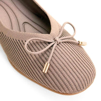Bailarina Carmina JHilton beige con tacón y lazo